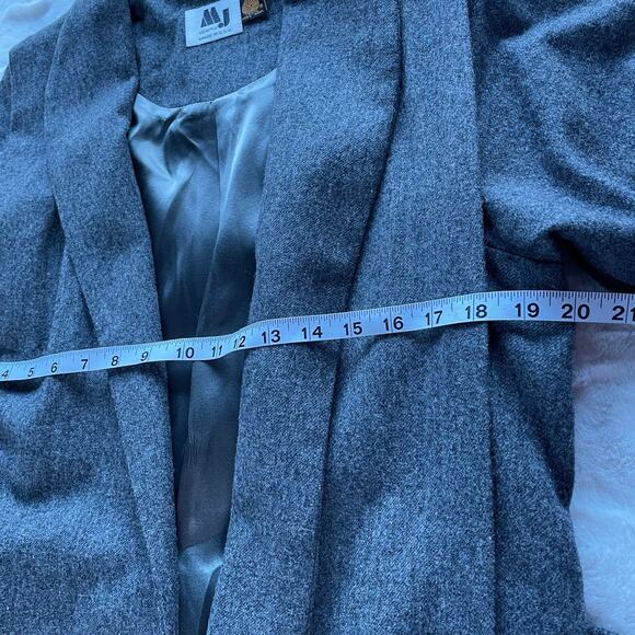 🔥Vintage MJ Seattle USA Made 100% Merino Wool Belted Classic Overcoat Size 6P - Picture 11 of 16